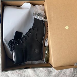 Brand new black timberlands never used !